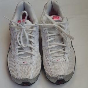 Nike Reax Run 5 Womens White and Pink Athletic Sneakers